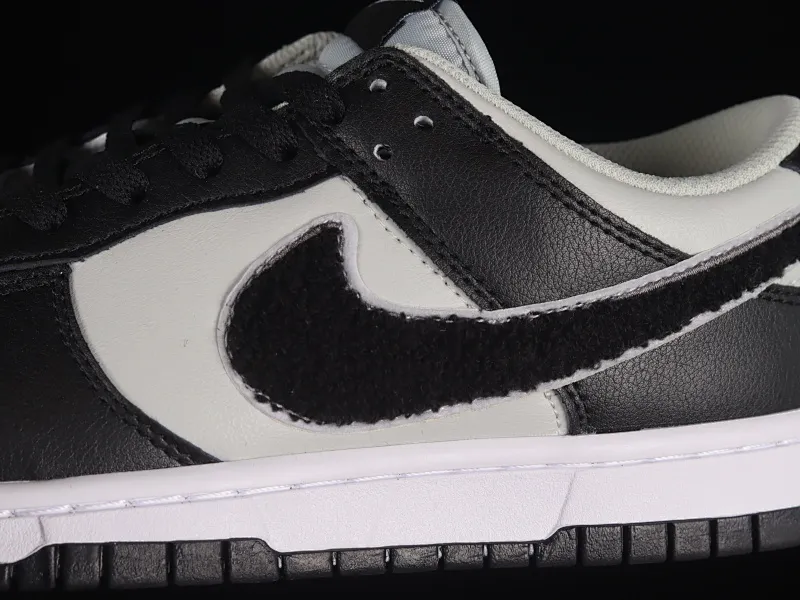 All Categories Nk SB Dunk Series Nk SB Dunk Low Low-top sneakers Cost-effective version Nk Dunk Low "Chenille" plush black hook SB low-top sports and leisure sneakers DQ7683-001
